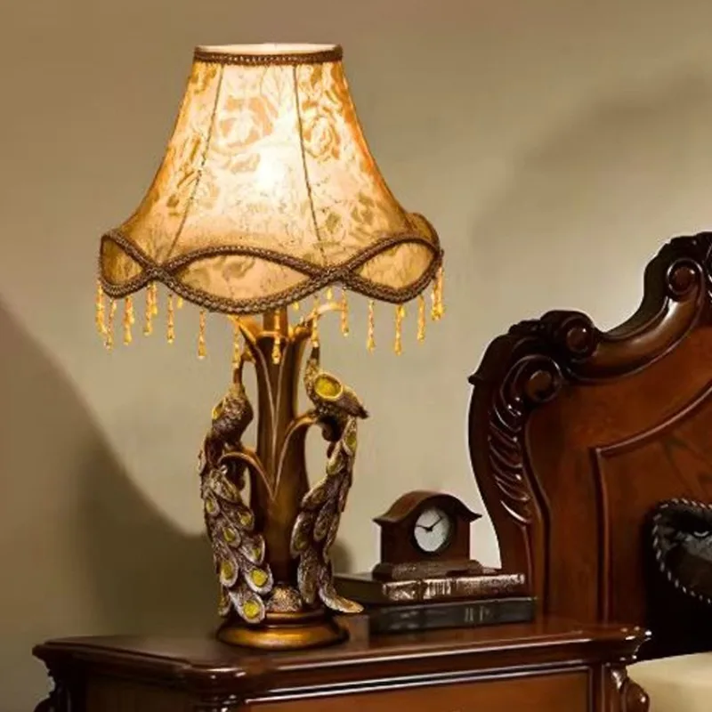 European Luxury Delicate Resin Floor Lamps Bedroom Living Room Rural Nostalgic Homestay Villa Retro Antique Peacock Desk Lights