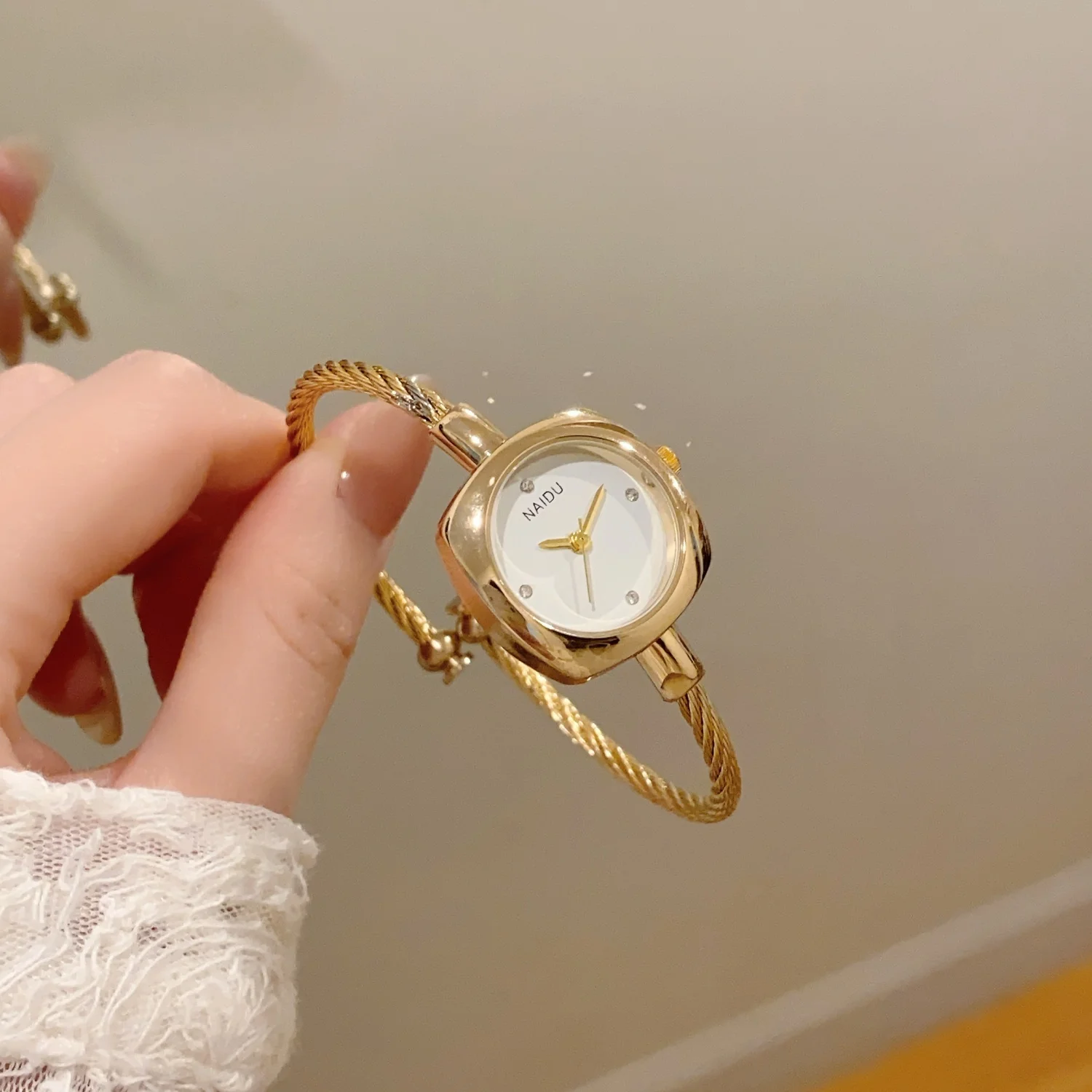 Hot Sale Gold Bangle Bracelet Women's Watches Female Thin Chain Clock Ladies Quartz Watch for Girls Fashion Wristwatch Relogio