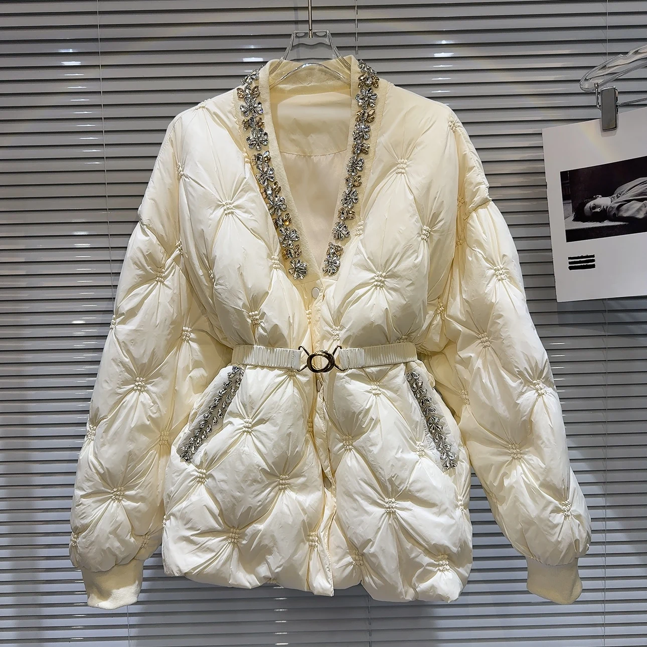 트렌디한 겨울용 면 재킷 진주 장식 V넥 허리 조임 따뜻한 프랑스 스타일 긴 소매 출퇴근용 레귤러 L...