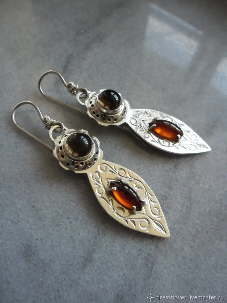 Retro ancient silver engraved garnet earrings wholesale, women's Thai silver simple and generous earrings