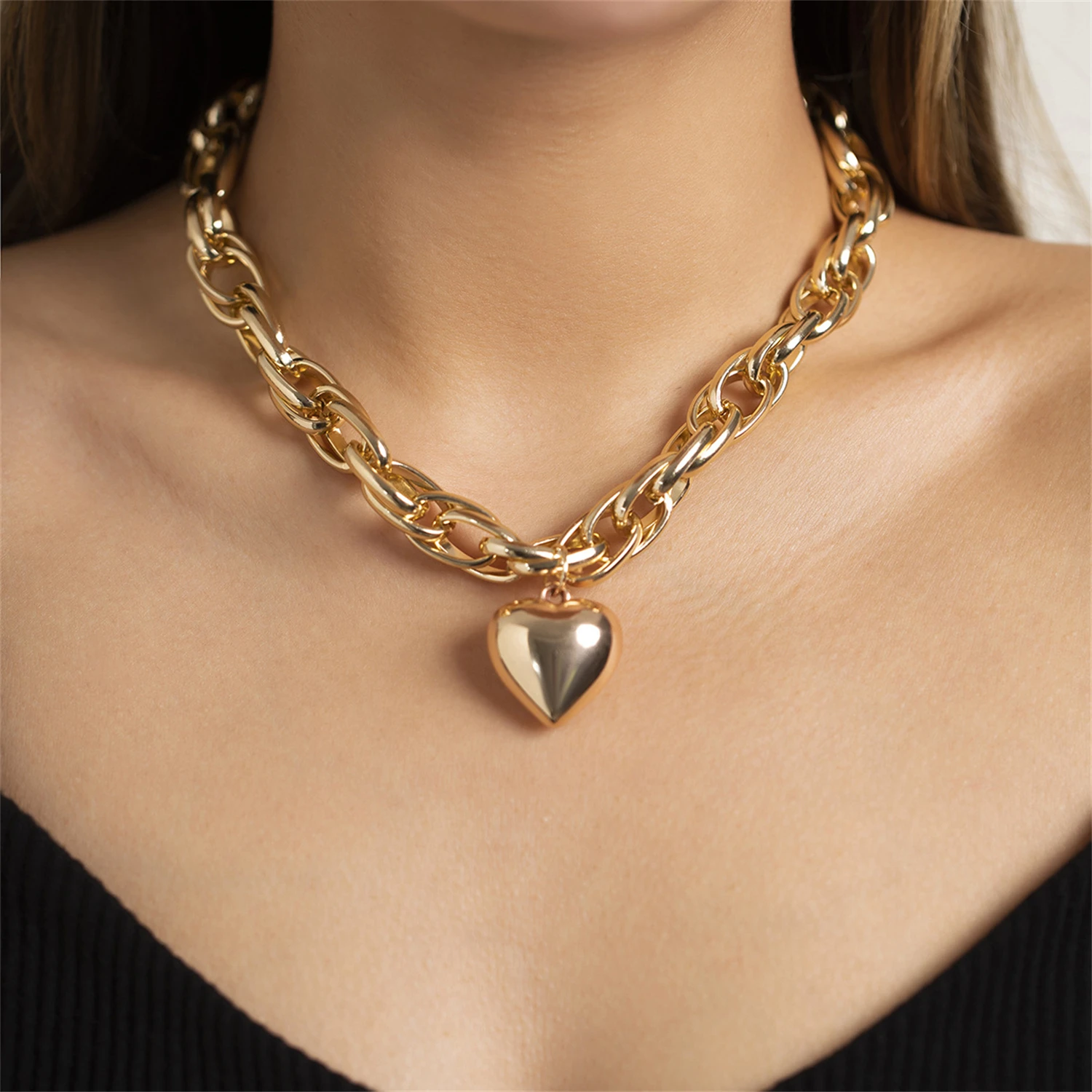 

WAKA Trendy Chunky Chain Heart Pendant Choker Necklace Bold Statement Fashion Jewelry For Women Party Daily Wear