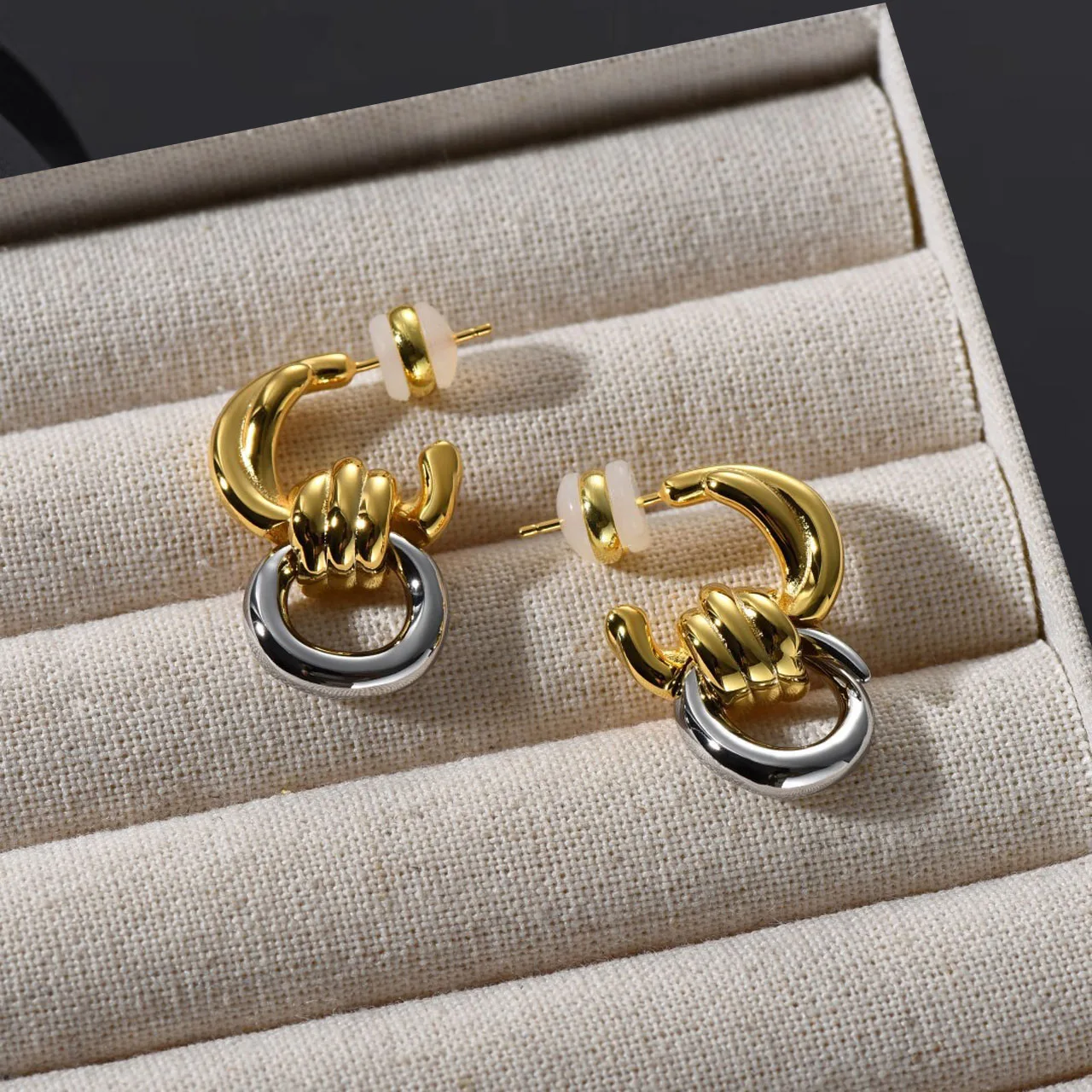 

New Jewelry & Accessories Sports And Leisure Style Two Tone Metal Geometric Hollow Circle Earrings For Women's Parties & Gifts