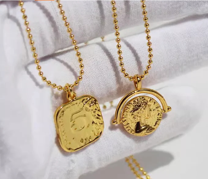 

Медное золото 18 карат, европейское и американское ретро-трехмерное рельефное портретное круглое ожерелье с геометрическим квадратным кольем