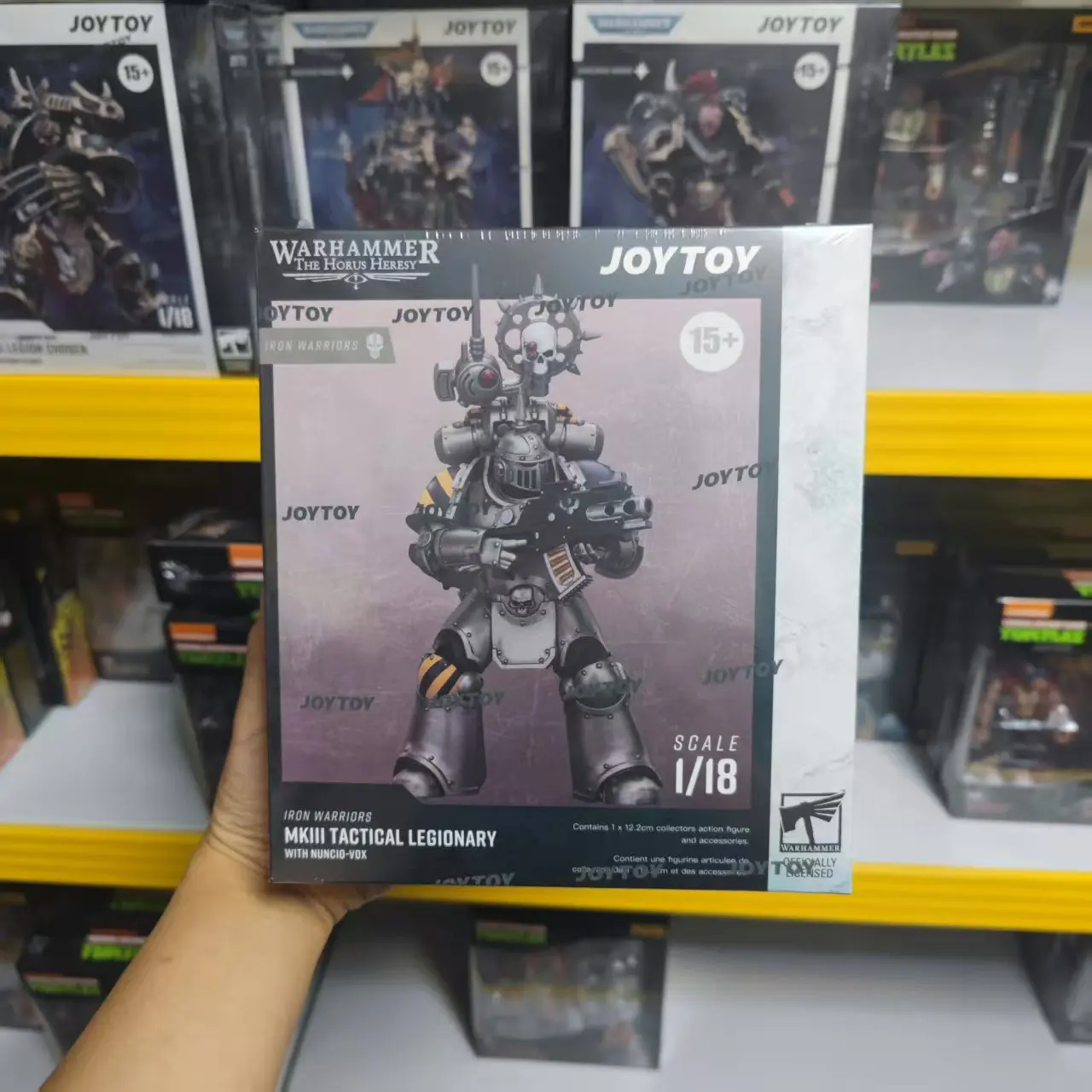 【JOYTOY】Warhammer 40K Iron Warriors MKlll Tactical Sergeant Tactical Legionary พร้อม Nuncio-vox 1/18 ฟิกเกอร์แอคชั่นโมเดลของเล่น