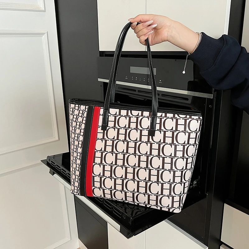 

Women Niche Retro Print Shoulder Bag Large Capacity Washable Fabric Trim Travel Adventures Picnics Sophisticated Chic