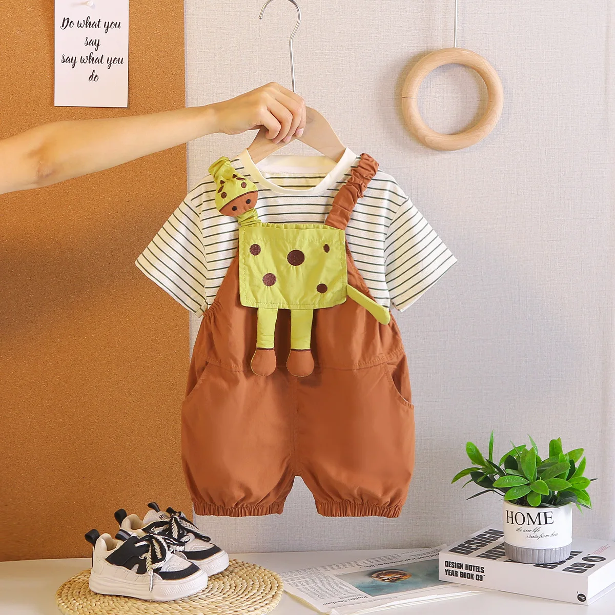 Boys T-shirt 2026 Spring and Summer New Childrens Clothing Boys Baby Striped T-shirt Cartoon Giraffe Suspenders Two-piece Set