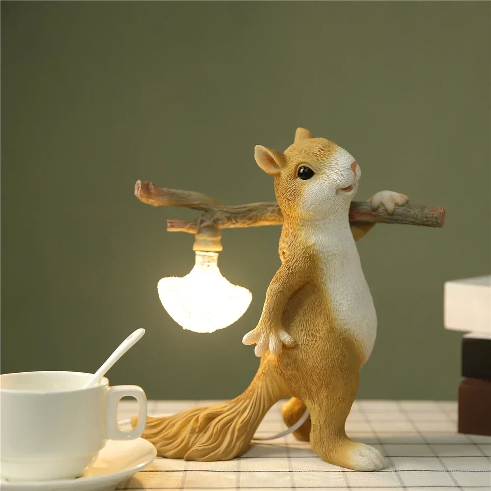 

Resin squirrel table lamp mini LED small Night light children's room decoration animal squirrel desk lamp bedside lamp Home Deco