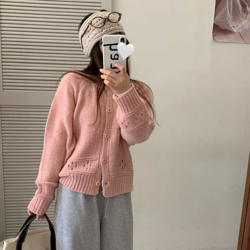 

Spring 2025 Short Knitted Sweater Jacket Women's Lazy Style Hollow Out Design Korean Version Crew Neck Top for Sweet Ladies B900