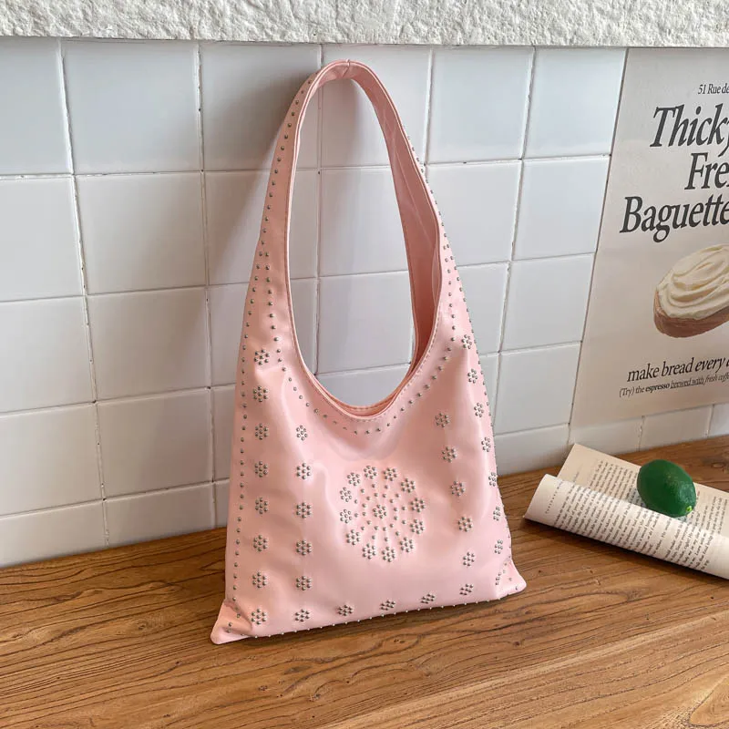 

Новая женская сумка-хобо из искусственной кожи с заклепками в стиле панк, винтажный цветочный узор, эстетика Y2K, для повседневных покупок, 2026 год