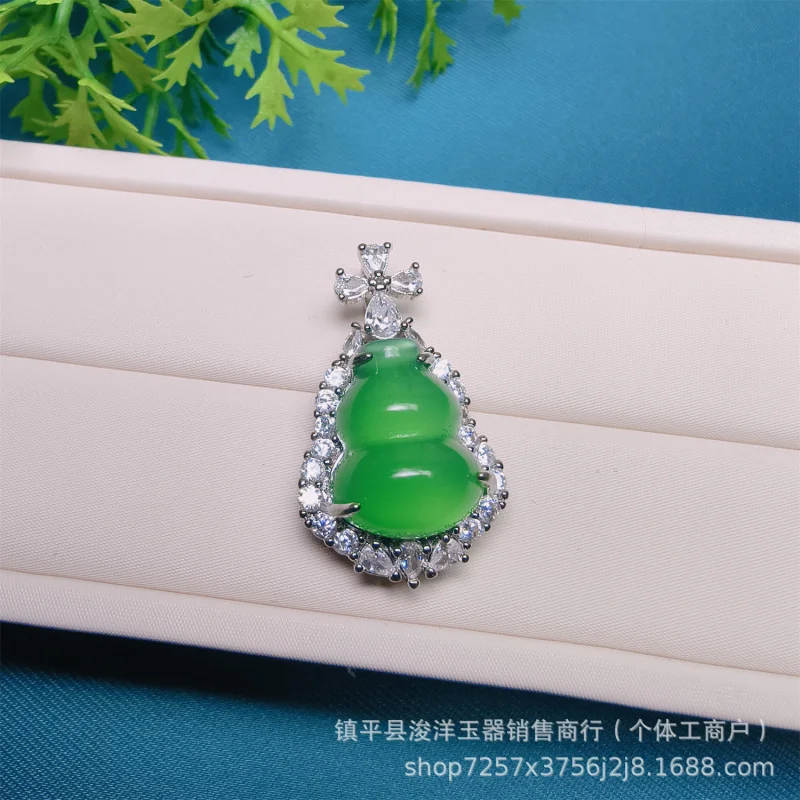 New natural high-quality silver-plated green gourd pendant with white agate fortune jade necklace accessory
