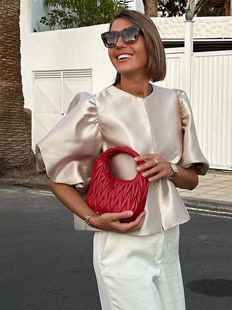 BWQ 새틴 퍼프 슬리브 짧은 탑 루즈 버블 슬리브 라운드 넥 셔츠 솔리드 컬러 여성 블라우스 여름 여성 의류