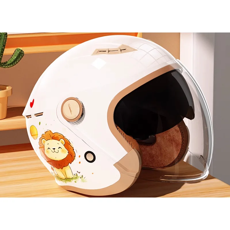 Helmet electric car women are cute in winter, full helmet motorcycle is safe, warm and windproof