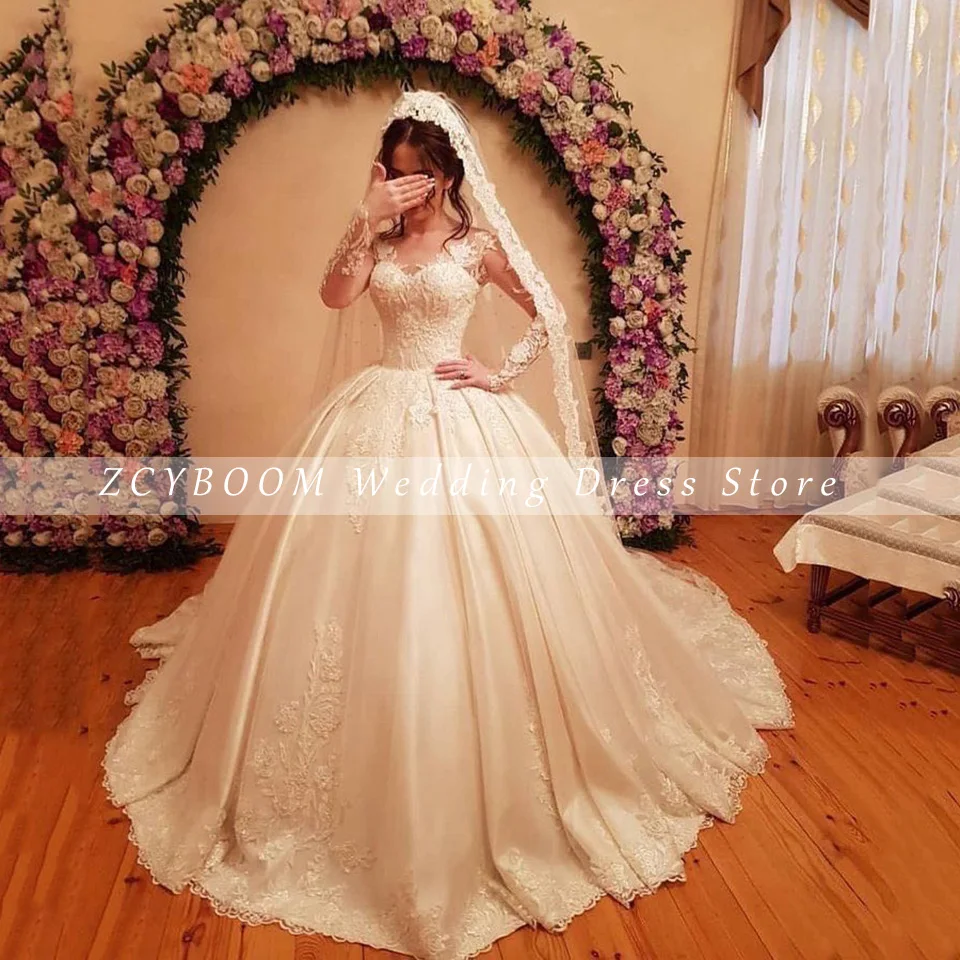 Customized Lace Appliques Long Sleeves White Wedding Dress 2024 Ball Gown Floor Length Sweep Train Stain Pretty Bridal Gown