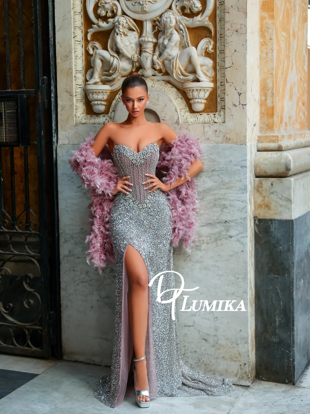 

Luxury Silver Glitter Mermaid Evening Dress Sweetheart Neck Feather Shawl High Slit Train Formal Gala Prom Wedding Guest Gown