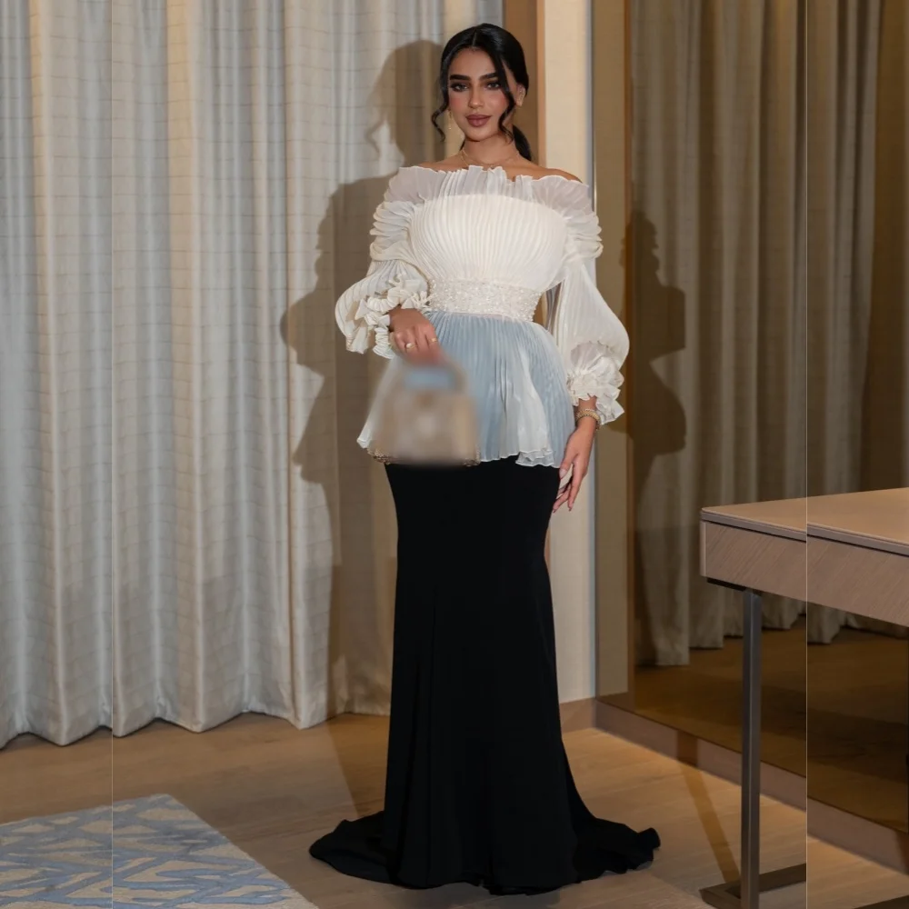 Maßgeschneiderte formelle Abendkleider im modernen Stil: Elegante, schulterfreie, plissierte Trompetenkleider für Partys