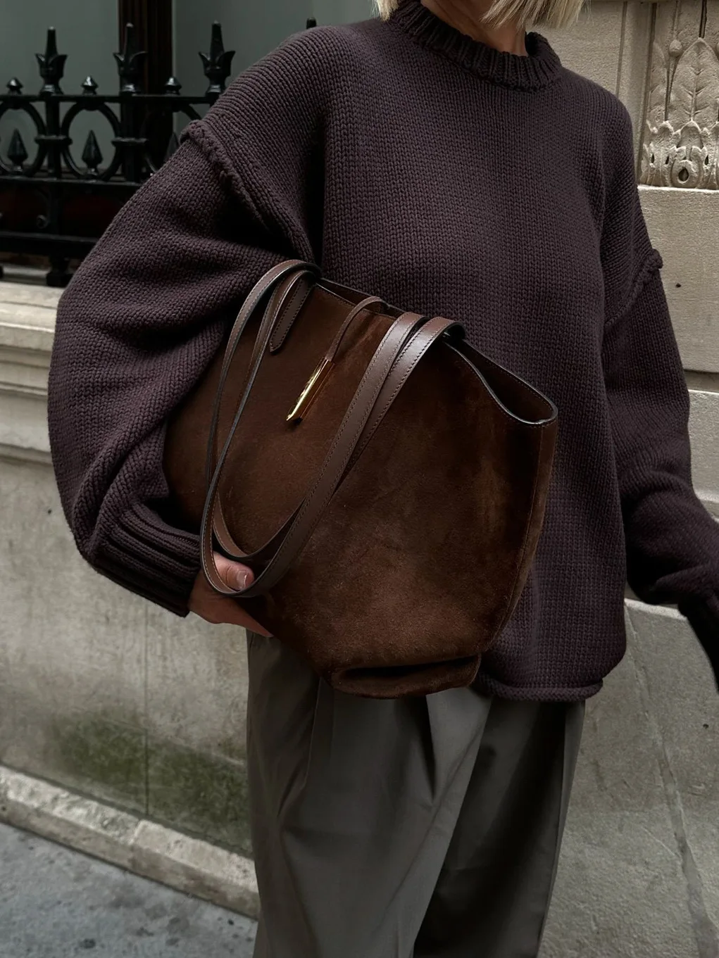 

Women White Loose Knitted Pullovers Fashion O-neck Full Sleeve Thick Brown Sweater Female Elegant Basic Knitwear 2025 Winter New