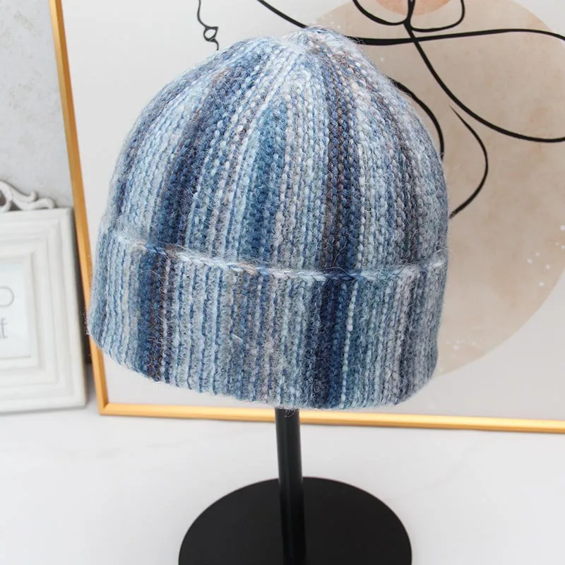 Neue Damen Herbst- und Winter-Strickmütze mit Farbverlauf und Batikmuster, Modische Outdoor-Wärmemütze mit Ohrenschutz, Gestreifte Skull-Beanie-Kappe – Detail 7