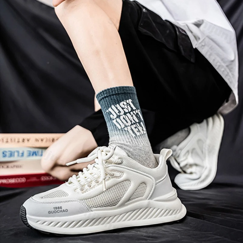 

Breathable Men White Sneakers Autumn Non Slip Soft Sole Comfort Running Shoes Fashion Lace Up Height Increaseng Vulcanized Shoes