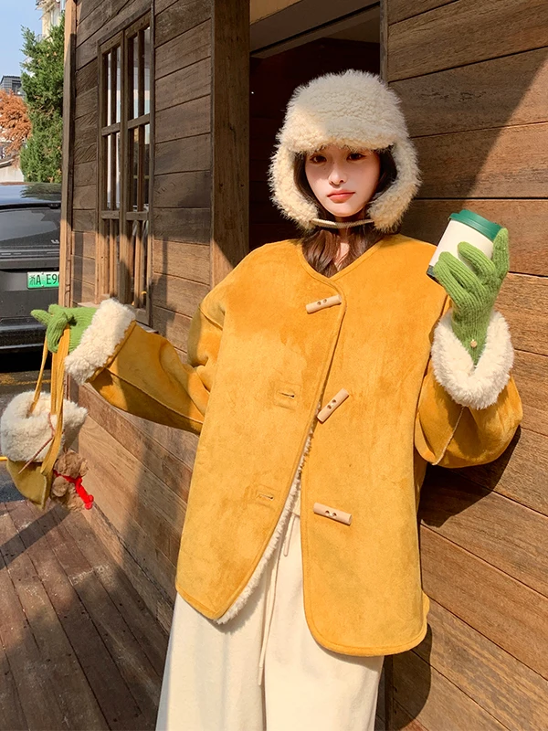 

Желтая двусторонняя куртка из овечьей шерсти для женщин, повседневная утепленная теплая куртка с V-образным вырезом на пуговицах для осени и зимы