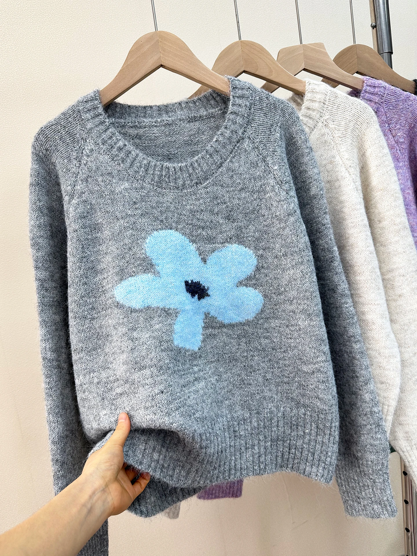 Korean Sle Floral Soft Skin-friendly round Ne Women's Sweater Winter Versatile Warm Knitted Top Comfortable All-match