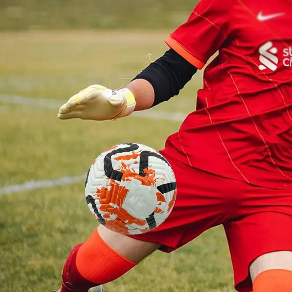 ฟุตบอลมาตรฐานขนาด 5 เครื่องเย็บลูกบอล PU วัสดุป้องกันการระเบิดกีฬาลีกการแข่งขันกลางแจ้งฟุตบอลการฝึกอบรม