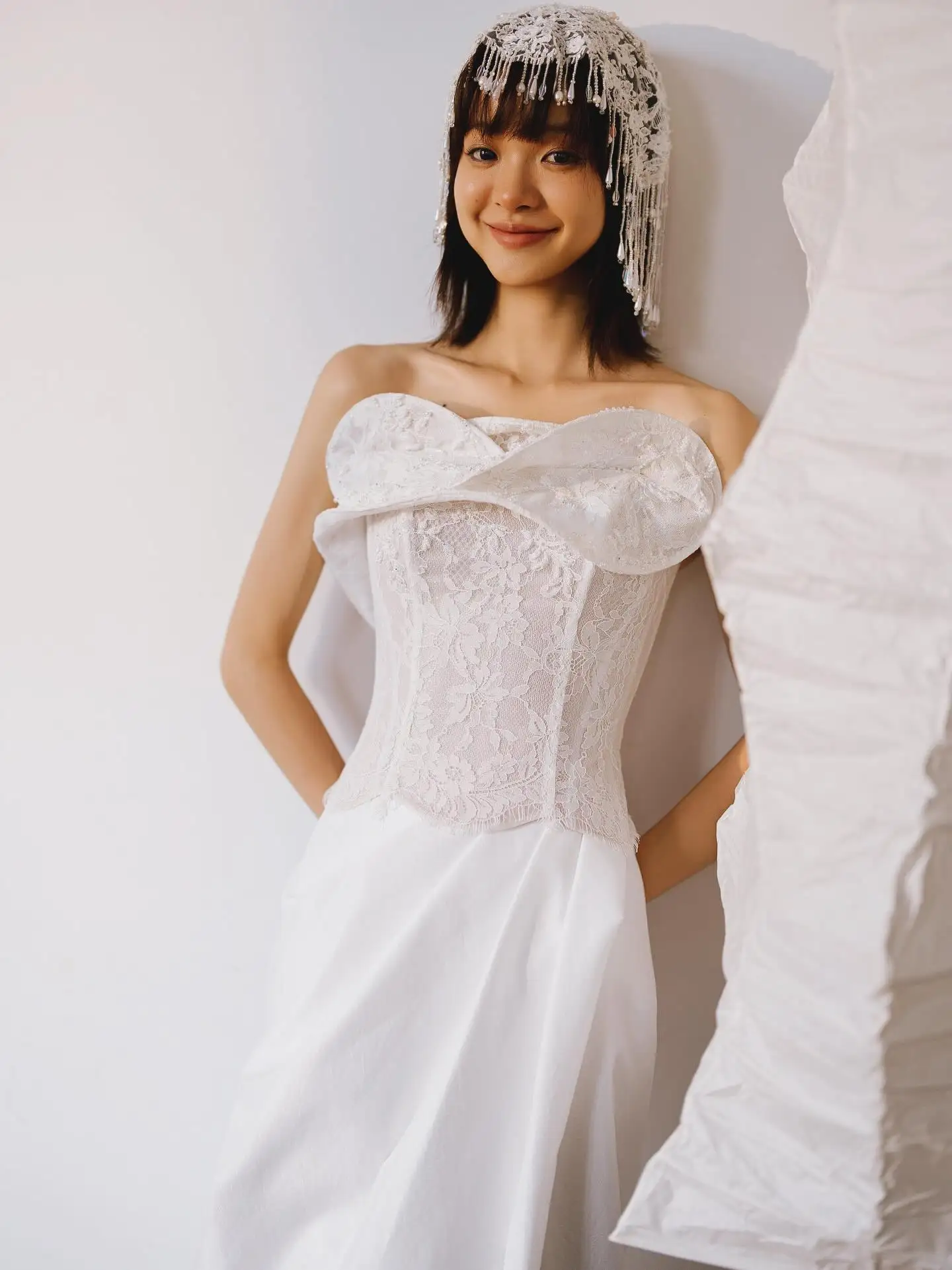 Customized White Lace Satin Classic Wedding Dress Modern Temperament High Quality Bridal Party Floor Bridal Gowns Zipper Back