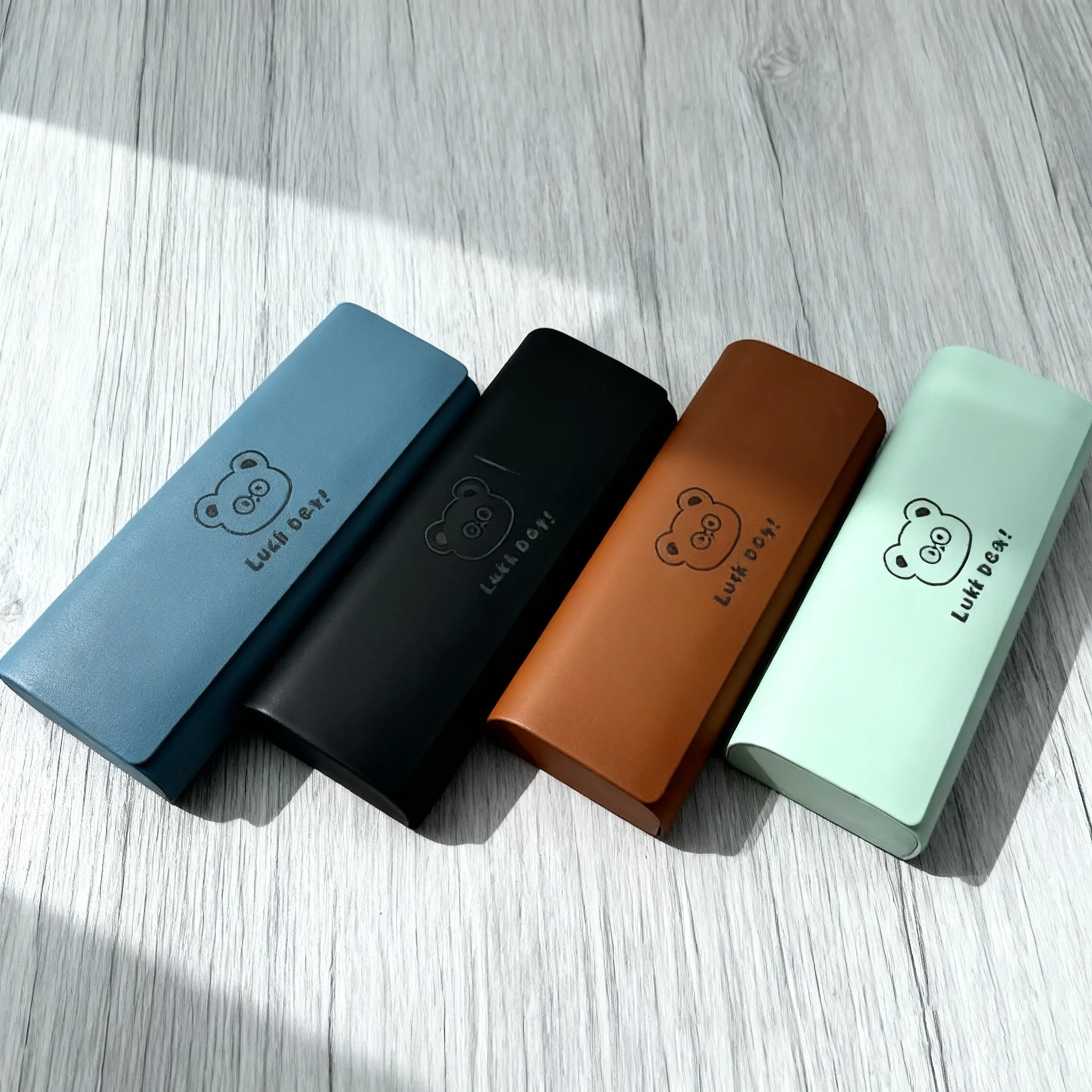 2Pcs Random Color Printed Cartoon Glasses Case, a Must-Have for Those Who Wear Glasses, Bear-Shaped Leather Glasses Case, High-Value and High-End Sunglasses Case, Portable Holiday Gift, Christmas and Halloween Gift