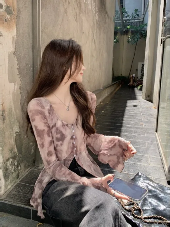 

Slimming V-Ne Long Sve adient Color irts Women's Faion Korean Sle Blouse with Lace Hemline for Autumn Season