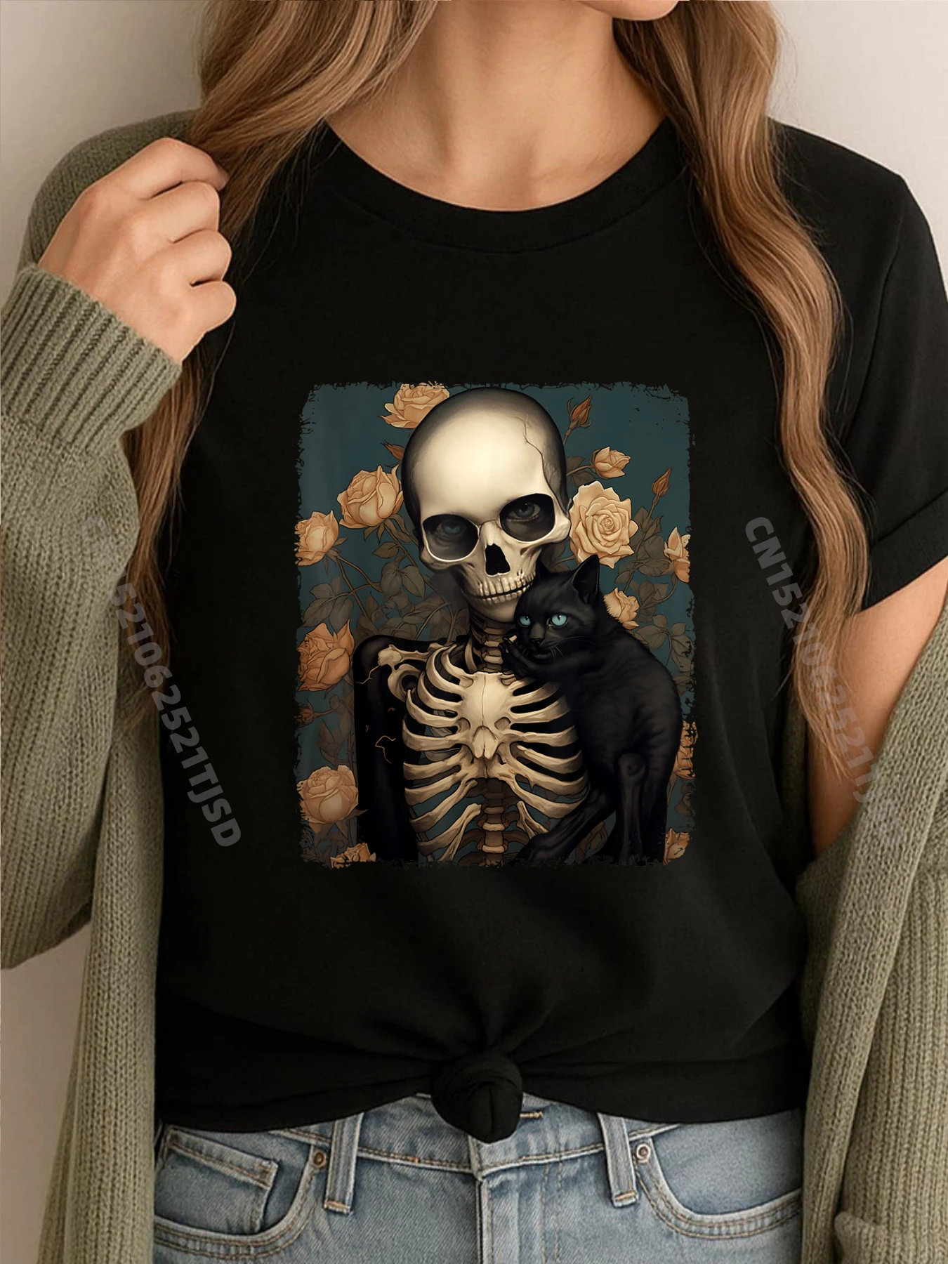 

Skull Skeleton Holding A Cat Halloween Costume Gothic Goth Fashion T Shirt Woman Camiseta