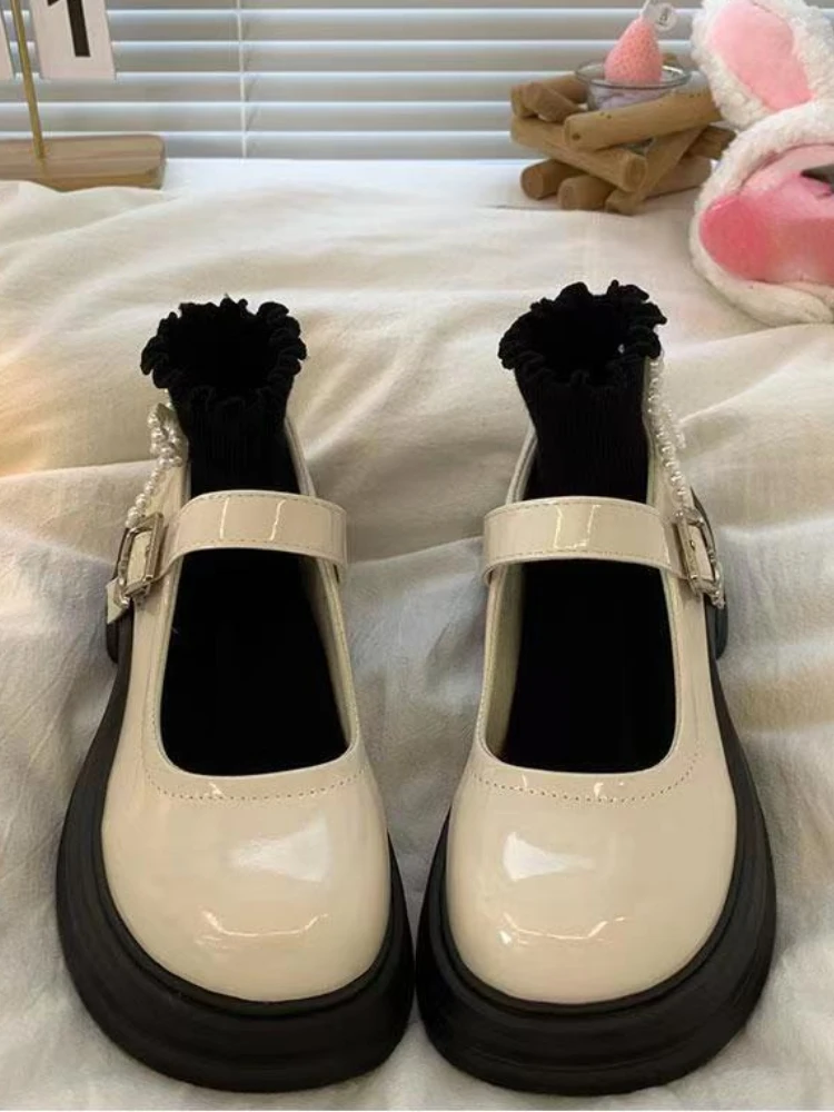 Francuskie buty Vintage Mary Janes damskie koreańskie modne buty na platformie z klamrą motylkową kobiece designerskie buty Kawaii 2023, lato