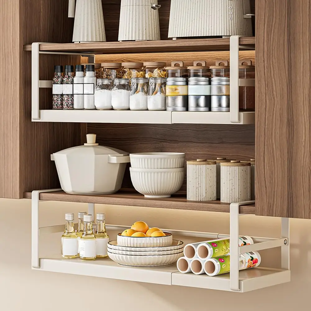 Cesto organizer telescopico regolabile in metallo per riporre in cucina, ideale per spezie, condimenti e utensili, con profondità di 22 cm e lunghezza da 27 a 45 cm.