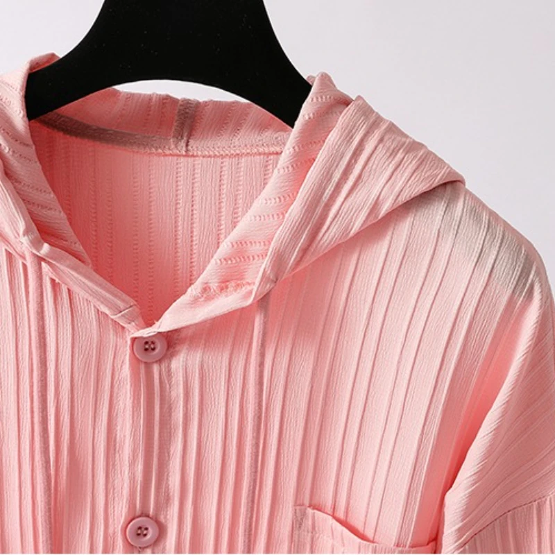 Camicetta versatile con protezione solare con cappuccio 2025 Camicia da donna ampia leggera a maniche lunghe Primavera Autunno Nuova camicia solida casual retrò