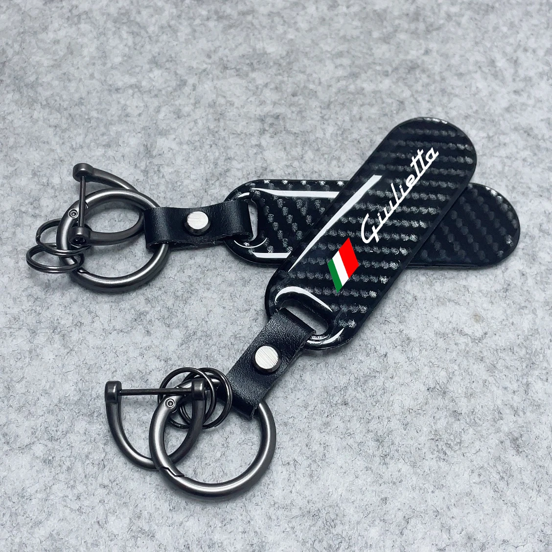 Car Keychain Carbon Fiber Zinc Alloy Keyrings For Alfa Romeo Giulietta Mito Romeo 4C MITO 156 Giulia Sportiva Car Accessories