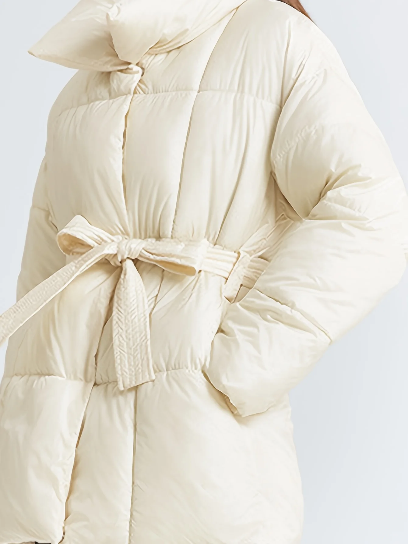 Krótka kurtka bawełniana, europejski i amerykański styl, nowość na zimę 2025, luźna, codzienna, ciepła, stójka, pasek w talii, kurtka bawełniana.