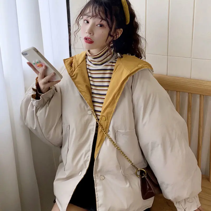 เสื้อพาร์กาสั้นสำหรับผู้หญิง ฤดูหนาว มีฮู้ด บุโพลีเอสเตอร์ แบบกลับด้านได้ หนา สไตล์เกาหลี ติดกระดุม มีกระเป๋า สีพื้น แฟชั่น ทันสมัย