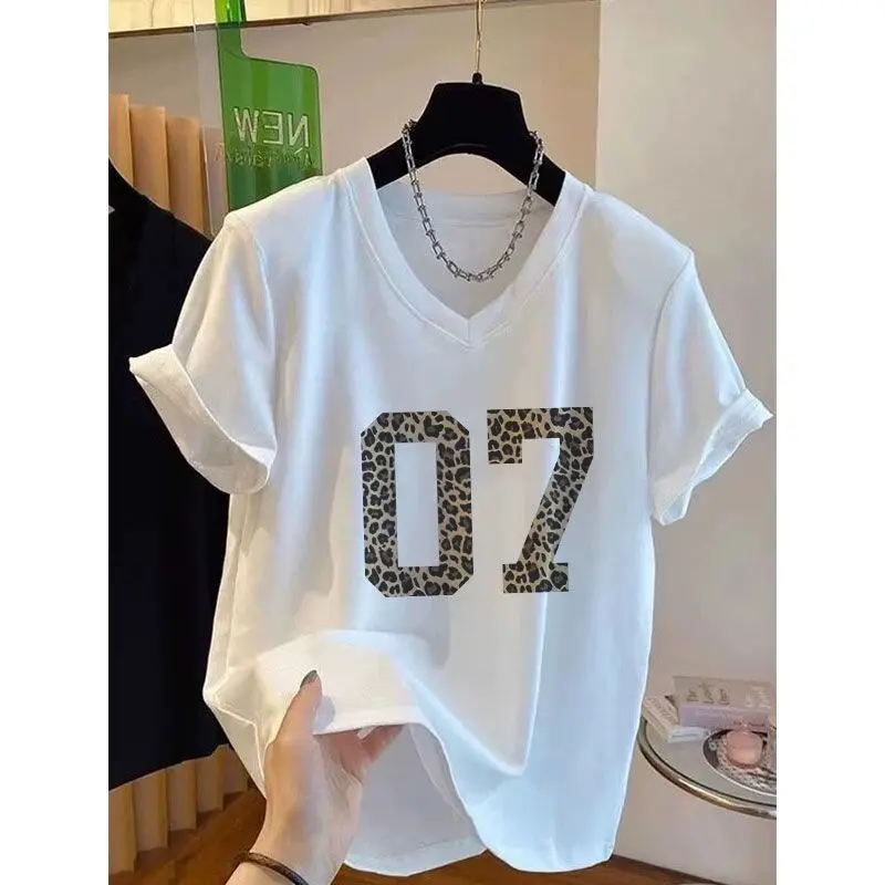 

Летние черные трендовые хлопковые футболки с короткими рукавами, женские футболки с v-образным вырезом, новинка 2025 года, женская одежда больших размеров, повседневная модная футболка с принтом