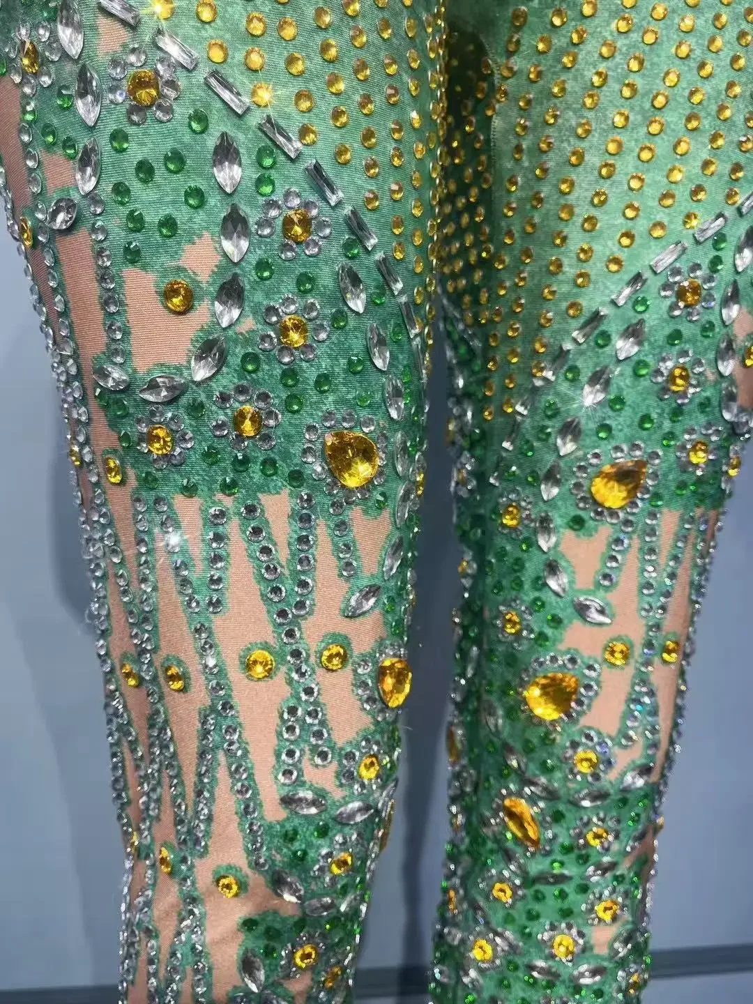 Festa comemorar mostrar moda roupa cantor dançarino desempenho palco traje sexy luxo projetado brilhante strass macacão