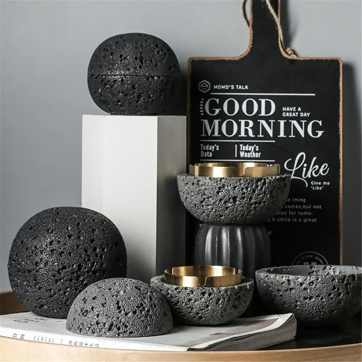 

Nordic Style Cement Moon Smoke Ashtray with Lid Creative Fly Ash Living Room Home Office Decor for Boyfriend Gifts