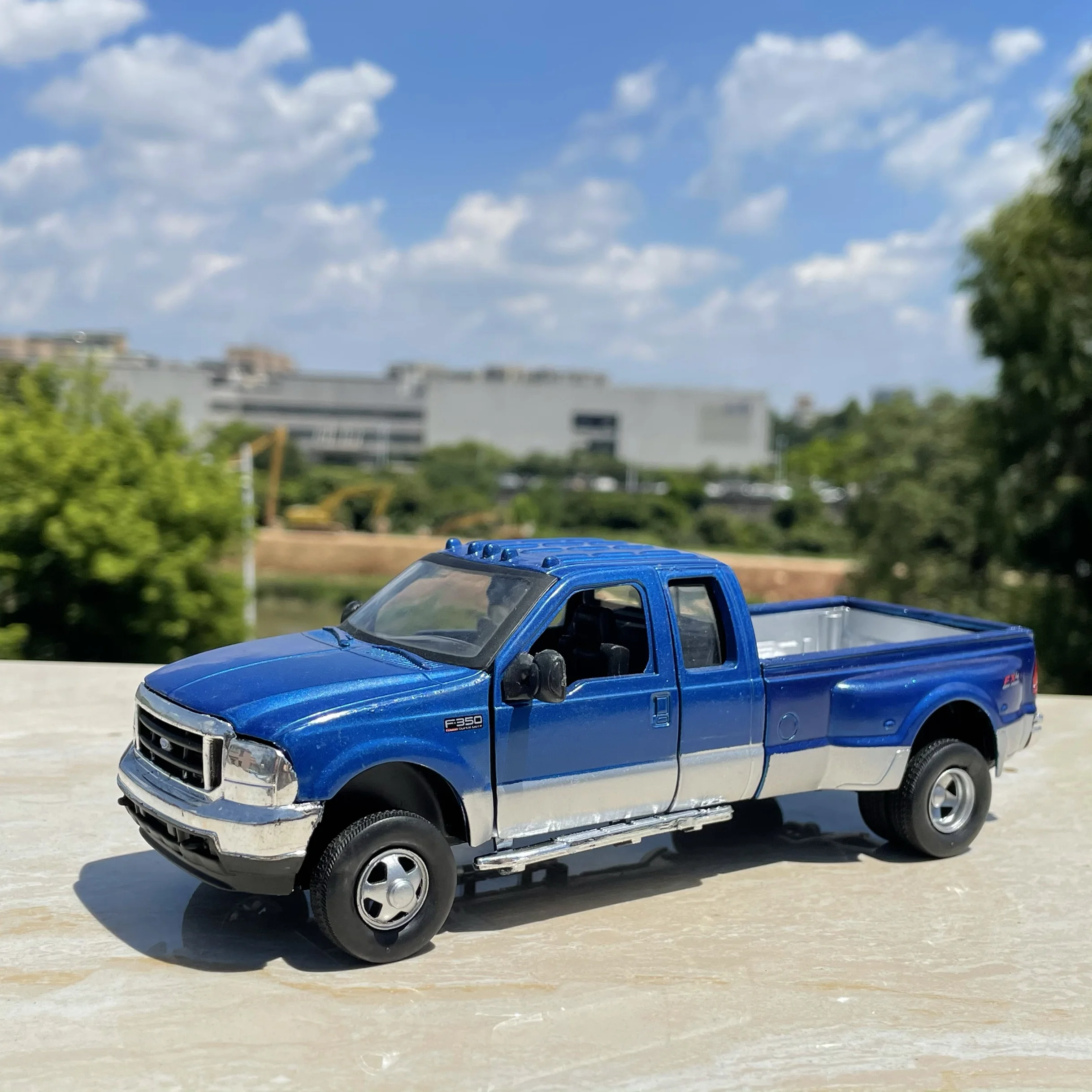 1:32 Scale Diecast Alloy Ford F350 Pickup Truck Transport Vehicle Toys Cars Model Classics Adult Gifts Souvenir Static Display