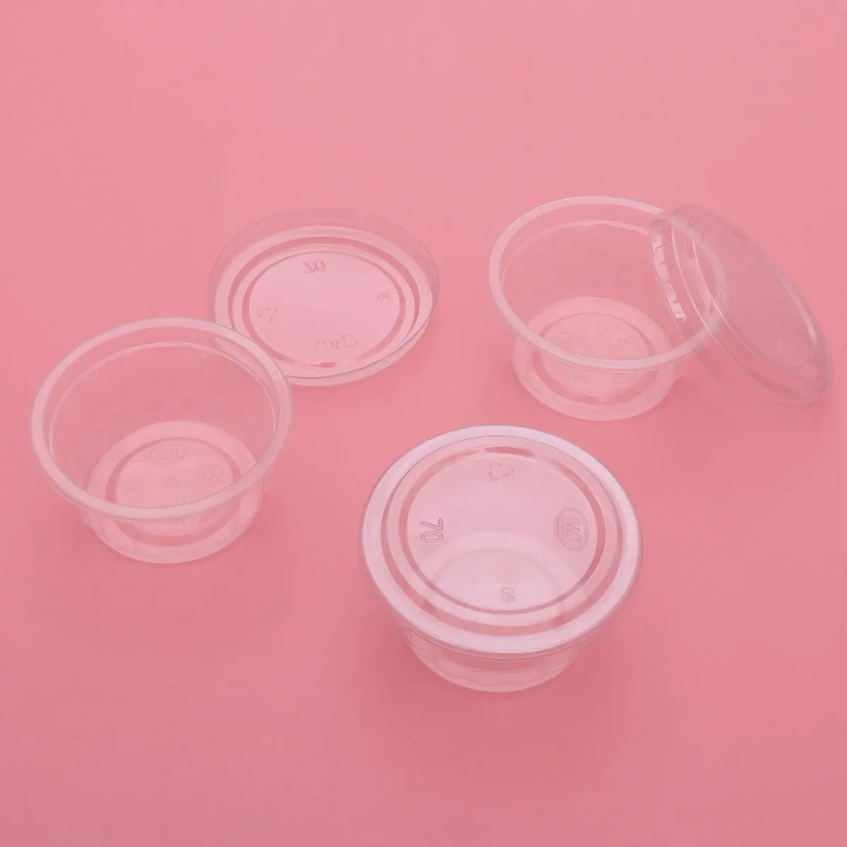 

100Set Disposable 90ml PP Plum Blossom Pattern Yogurt Containers Sauce Condiment Cups Jelly Pudding for Weddings Bbq Birthdays