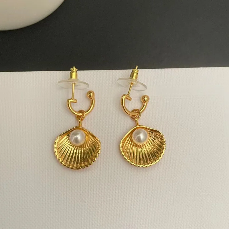 

New Special OfferRetro Hong Kong Style Gold Shell Pearl Earrings Ear Studs High-GradeInsSpecial-Interest Design Temperament Earr