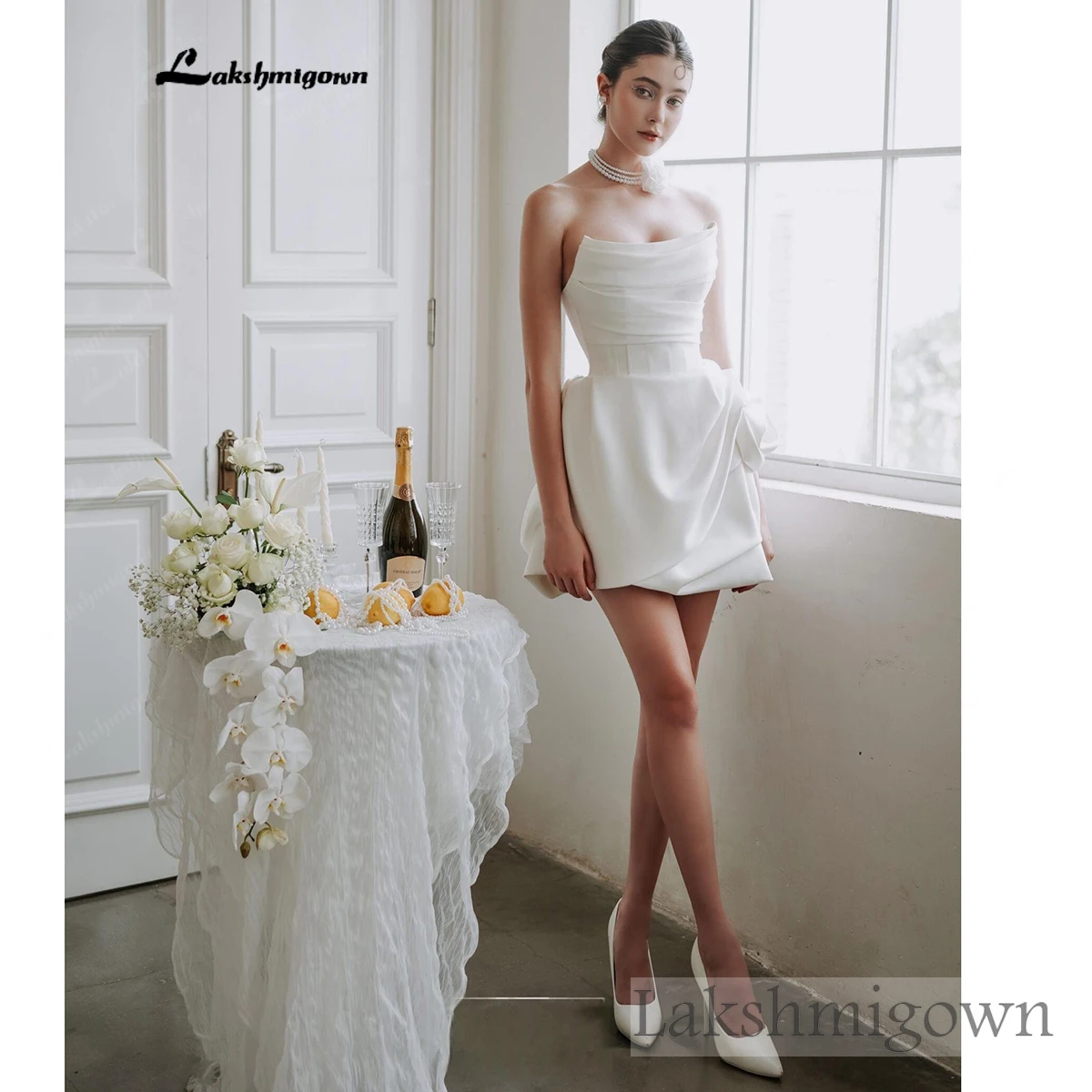 Lakshmigown Trägerloses Satin-Mini-Hochzeitskleid mit 3D-Rosetten, kurzes Brautkleid, Couture-Empfangskleid, maßgeschneidert – Detail 10