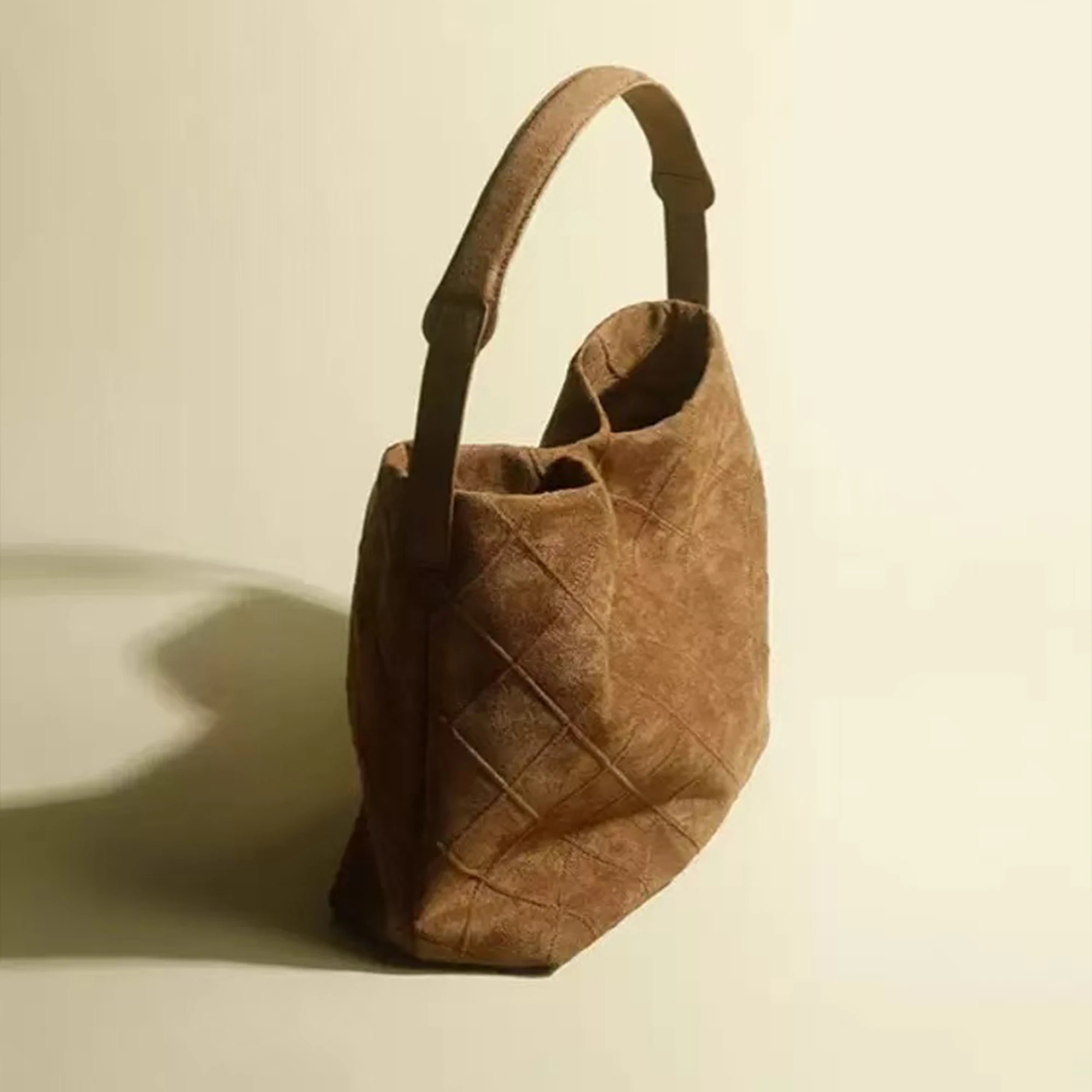 

Autumn and Winter New Suede Rhombus Bag Medieval Underarm Bag Premium Chain Single Shoulder Large Capacity Tote Bag