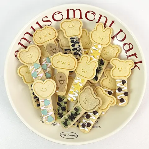 6Pcs/Set Cute Rabbit Dog Bear Animal Cookie Cutter Hand Pressed Mold Love Toast Cat Biscuit Stamp Cookie Stick Bar Baking Tools