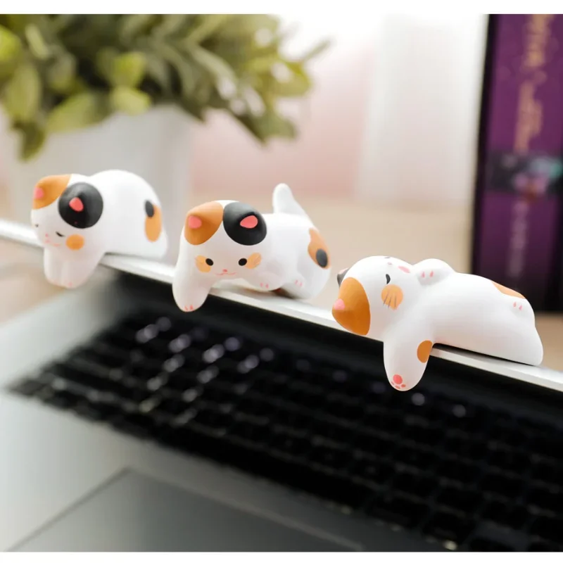 Monitor dello schermo del Computer piccoli ornamenti Desktop Doll Cat Rabbit Home Decor Lucky Cat Figurine accessori per la casa Kawaii