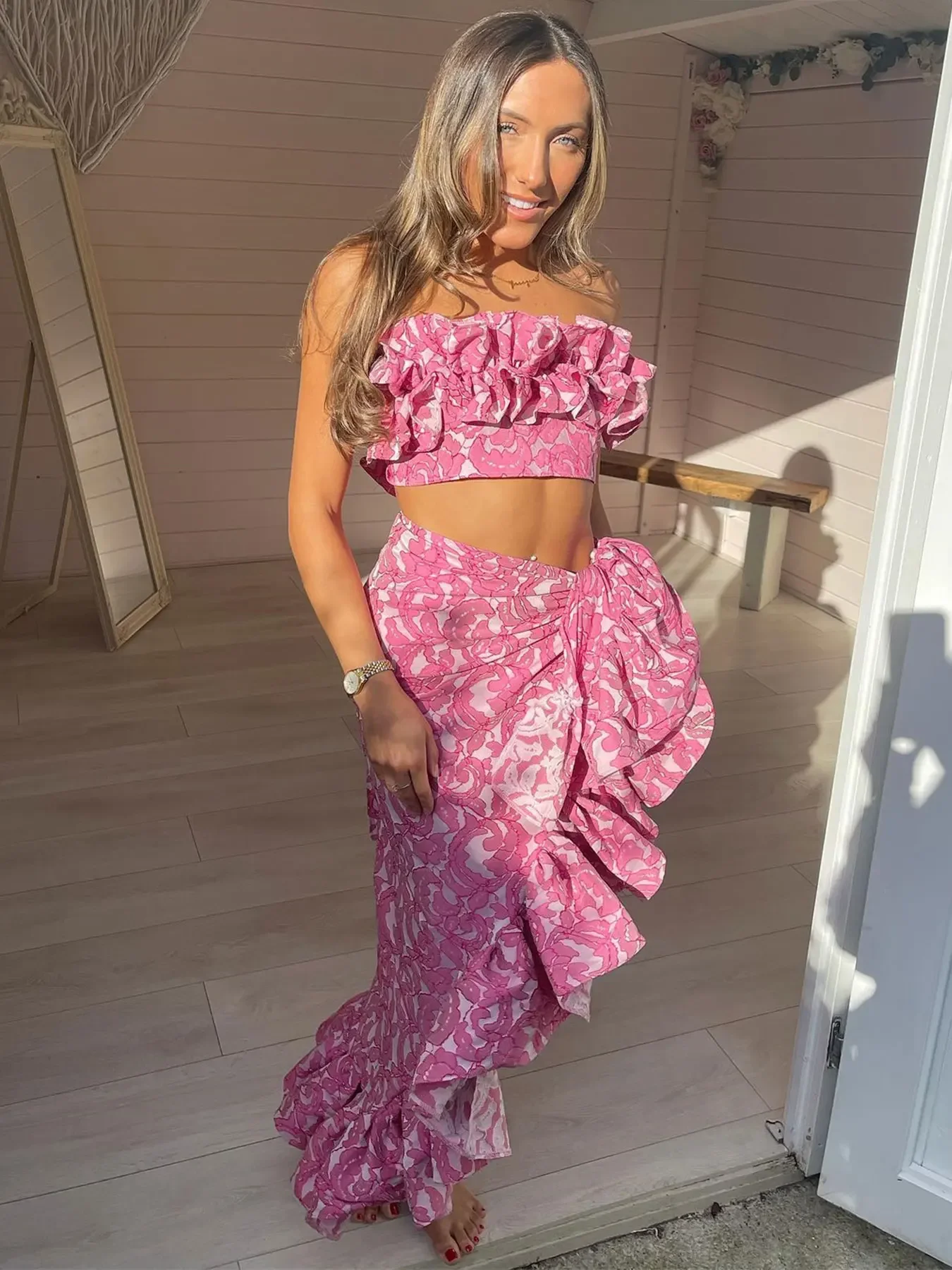 2025 Nuovo bikini con spalle scoperte con volant e gonna da donna Set da 3 pezzi Costume da bagno sexy Abiti a forcella alta Biquini Lady Holiday Beachwear