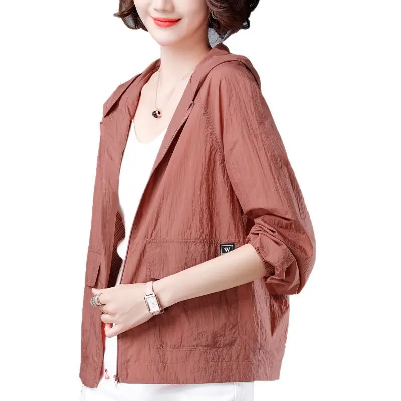 2025 New Short Jacket Mother's Versatile Top Large Size Long Sleeve Sunscreen Clothes Women