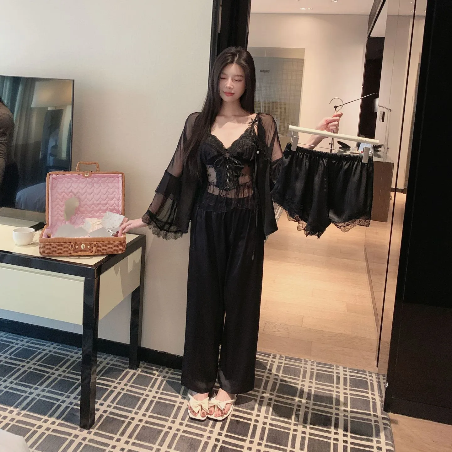 

Female 4PCS Pajamas Set Sleepwear Hollow Out Lace Satin Home Clothing Trouser Suit Mesh Kimono Bath Robe Nightgown Loungewear