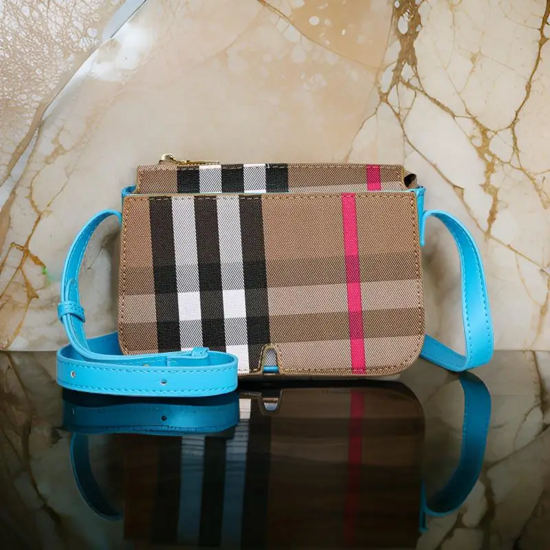 

Trendy Minimalist Crossbody Bag Women's Unique Retro Clutch Solid Color Leather Purse With Textured Designer Details