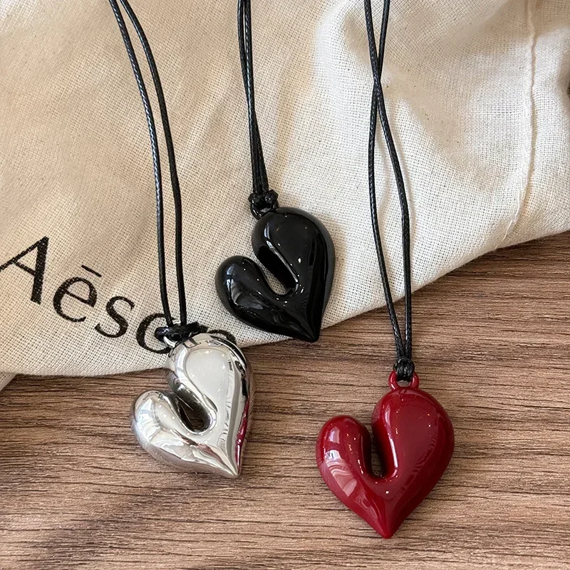 

LATS Red Heart Pendant Necklace Vintage 80s Aesthetic Love Inspired Choker New Fashion Romantic Heart Necklace for Women